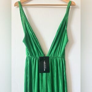 Green plisse plunge Strappy Jumpsuit size USA 8